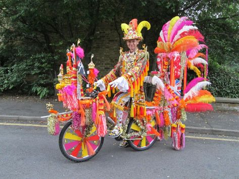 VIDEO: 'Golden man' who cycles amazing feathered soundsystem ... Burning Man Bike, Low Rider Bike Bicycles, Bike Parade, Bike Gadgets, Trip To Thailand, Bicycle Decor, Recycled Art Projects, Jack Flag, Union Jack Flag