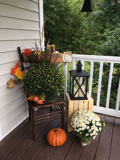 Fall Decorations For Front Porch Ideas, Mums Small Front Porch Fall Displays, Pumkin Decoration Front Porch, Corner Porch Fall Decor, Fall Ideas For Front Porch, Small Front Porch Fall Decor Ideas, Fall Outside Decor Front Porches, Front Porch Fall Decorating Ideas, Porch Fall Decor