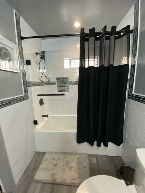 Bathroom Aesthetic Black And White, Black And Clear Bathroom Decor, Mens Restroom Decor Ideas, Black And White Bathroom Ideas Decor, Black Themed Bathroom, Small Restroom Ideas, Black And White Bathroom Decor, Black Room Decor, Black Bathroom Decor