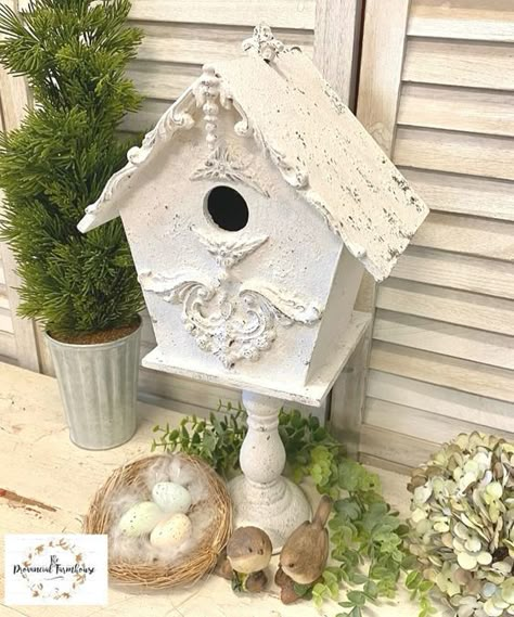 Learn how to create a french country style birdhouse on a pedestal using Iron Orchid Design Moulds and Fusion Milk Paint Iron Orchid Designs Moulds, Shabby Chic Birdhouse, French Country Crafts, Vintage Birdhouse, Provincial Farmhouse, Clay Moulds, Paris Crafts, Homemade Bird Houses, Bird Houses Ideas