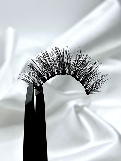 2023 Lashes, Lash Pictures, Lash Shoot, Lash Photography, Lash Posts, Ugc Examples, Glue Eyelashes, Beauty Basket, Lash Content