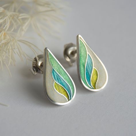 Enameling Jewelry, Cloisonne Enamel Jewelry, Earrings Casual, Cloisonne Jewelry, Cloisonne Earrings, Little Earrings, Casual Earrings, Authentic Jewelry, Metal Surface