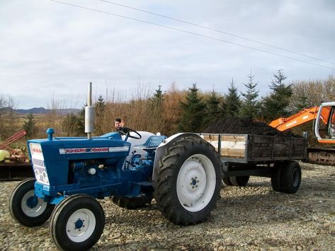 fordson dexta tractor | The Fordson Tractor Pages Forum • View topic - Ford 4000 pics Tractor Barn, Ford Tractors, Old Tractors, Farm Machinery, Massey Ferguson, Vintage Farm, Farm Tractor, Farm Equipment, Tractor