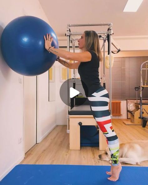 Wallball Workout, Gym Ball Exercises, Yoga Ball Abs, Balance Ball Exercises, Ball Pilates, Workout Ball, Total Body Workout Routine, Body Workout Routine, Stability Ball Exercises