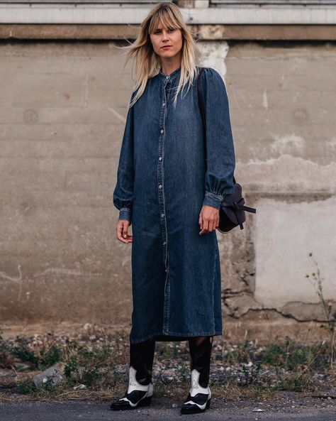 Ganni street style | Linda Tol | Soft Denim Dress Ganni Street Style, Texan Boots, Linda Tol, Denim Street Style, Nyc Fashion Week, Milan Street Style, Australia Fashion, Copenhagen Fashion, Copenhagen Fashion Week