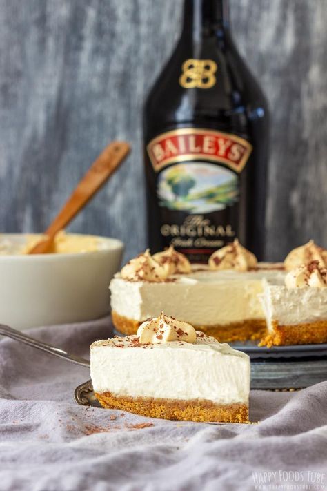 No Bake Irish Cream Cheesecake is the perfect dessert to celebrate St. Patrick’s Day. This boozy dessert is no bake & gelatin-free! Easy recipe with quick preparation! #happyfoodstube #nobake #irishcream #cheesecake #recipe #baileys #dessert #cake No Bake Baileys Cheesecake Recipes, Baileys No Bake Cheesecake, Alcoholic Cheesecake, Alcohol Cheesecake, Cake Recipes No Bake, Irish Cheesecake, Celtic Holidays, Bailey Recipes, Acholic Drinks