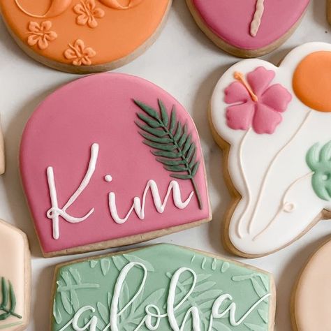 Jess Linstra on Instagram: "Aloha summer 🌺  #cookies #njcookies #cookiesofinstagram #decoratedsugarcookies #birthdaycookies #luauparty🌺" Hawaii Cookies Decorated, Luau Cookies Decorated, 21st Birthday Sugar Cookies, Luau Cookies, Cutout Cookie, Aloha Summer, Summer Cookies, Cut Out Cookies, Luau Party