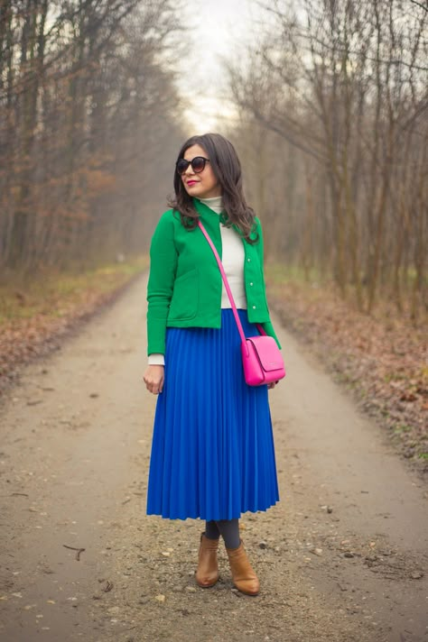 How To Style Blue Skirt, Cobalt Blue Skirt Outfit, Hot Pink And Green Outfit, Cobalt Blue Pants Outfit, Cobalt Blue Outfits, Blue Skirt Outfit Ideas, Blue Pleated Skirt Outfit, Royal Blue Pleated Skirt, Green And Blue Outfit