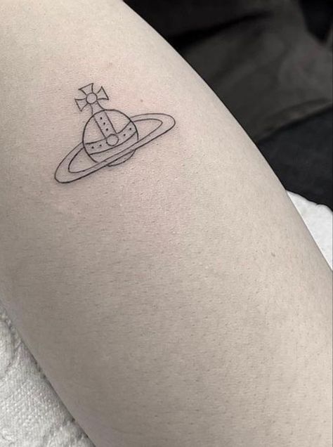 Vivien Westwood tattoo saturn pearl necklace fine line tattoo vivien westwood tattoo black tattoo viv westwood aesthetic Vivien Westwood Tattoo, Nana Tattoo Ideas, Vivienne Westwood Tattoo, Vivien Westwood, Nana Tattoo, Pearl Tattoo, Wood Tattoo, Saturn Tattoo, Tatoo Inspiration