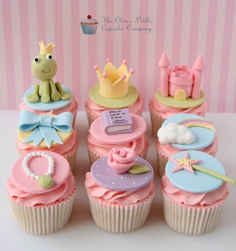 Cute Princess & The Frog Cupcakes Cupcakes Pictures, Cupcakes Princesas, Beautiful Cake Pictures, Frog Cupcakes, Princess Cupcake Toppers, Girly Cakes, Kid Cupcakes, Princess Cupcakes, Fondant Cupcake Toppers