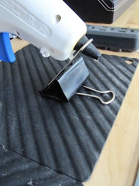 Make every part of your life just a little bit easier. Binder Clip Hacks, Craft Room Storage, Sewing Organization, Craft Room Organization, Ikea Diy, Crafts Hacks, Glue Crafts, Craft Organization, Hot Glue Gun