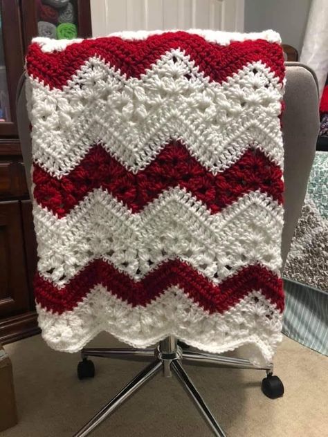 Candy Cane Afghan Pattern, Red White & Blue Crochet Afghan Patterns Free, Christmas Blanket Knitting Pattern, Red Crochet Blanket Ideas, Red And White Crochet Blanket, Christmas Crochet Blankets, Crochet Christmas Blankets, Christmas Crochet Blanket Patterns Free, Christmas Afghans Crochet Patterns Free