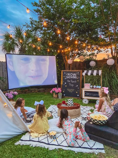 Neighborhood Outdoor Movie Night, Movie Night Seating, Outdoor Movie Birthday, Kids Movie Party, Outdoor Movie Night Party, Backyard Movie Night Party, Movie Theater Party, Movie Seats, Summer Movie Night