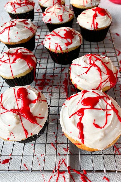 Scary Desserts, Spooky Desserts, Easy Halloween Cupcakes, Halloween Dessert Ideas, Halloween Party Desserts, Scary Halloween Food, Dessert Halloween, Dulces Halloween, Easy Halloween Party