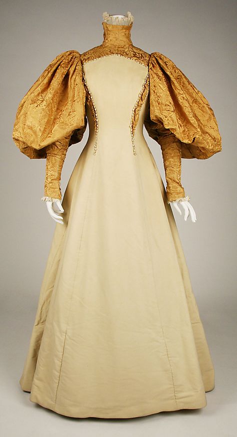 House of Worth Bridesmaid Gown, circa 1896                                                                                                                                                                                 More House Of Worth Gowns, Historical Fashion Victorian, House Of Worth, 1890s Fashion, 1800s Fashion, 파티 드레스, 19th Century Fashion, Couture Mode, Antique Dress