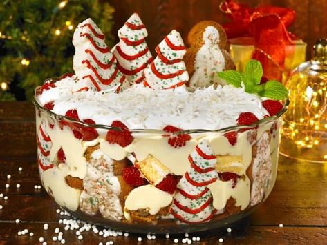 Shareable Desserts, Cake Trifle, Christmas Tree Desserts, Little Debbie Christmas Tree, Christmas Trifle, Christmas Gingerbread Cookies, Little Debbie, Trifle Desserts, Trifle Recipe