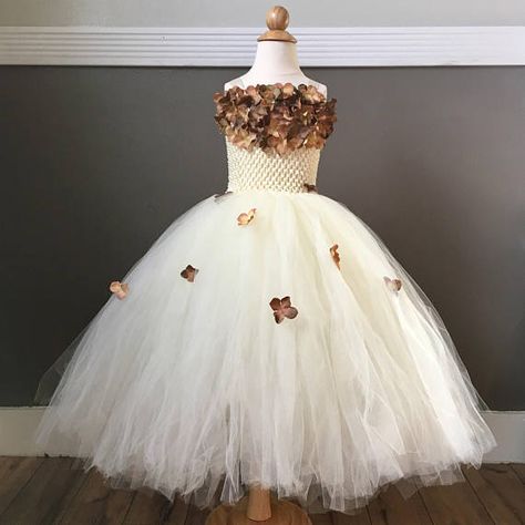 Brown Flower Girl Dresses, Wedding Gown Hydrangea, Flower Girls Ideas, Fall Flower Girl, Pea Photography, Occassion Dress, Winter Wedding Gowns, Recital Dress, Girls Fall Dresses