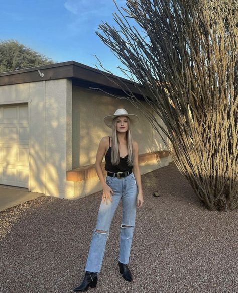 Cowboy Hat And Jeans Outfit, Black Cow Boots Outfit, Pants And Cowboy Boots Outfit, Pants Cowboy Boots Outfit, Outfit Rancho Mujer, Cow Boots Outfit, Outfits With Black Cowgirl Boots, Cowboy Boots Outfit Jeans, Wild West Party Outfit