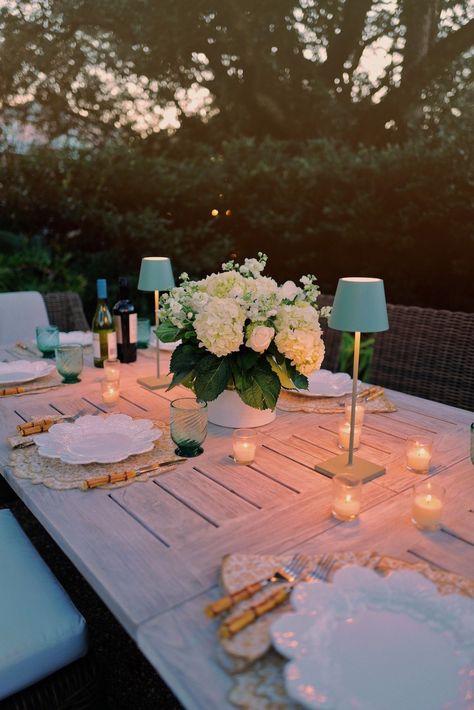 Summer Hosting, Outdoor Dinner Parties, Nancy Meyers, Outdoor Dinner, Party Outdoor, Backyard Spaces, Summer Tables, Backyard Party, Summer Dinner