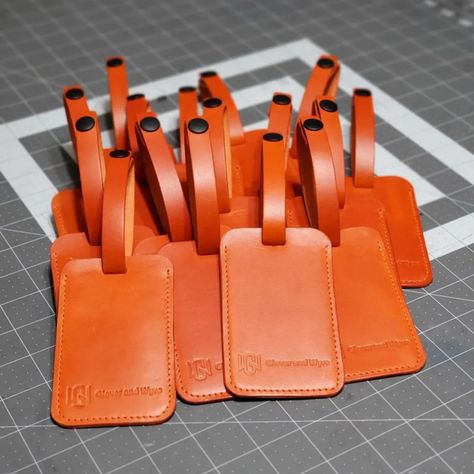 Mens Golf Wear, Leather Corporate Gifts, Luggage Tag Designs, Corporate Gifts Business, Fire Orange, Golf Event, Leather Luggage Tag, Cute Gifts For Friends, Baggage Tags