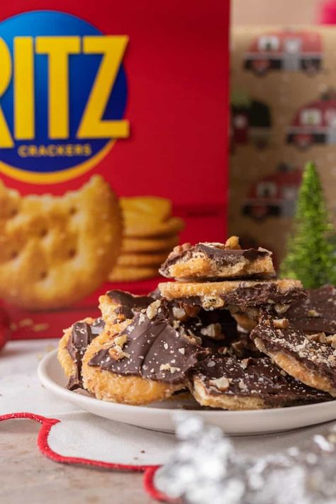 The Best Ritz Cracker Toffee Christmas Crack Recipe Christmas Crackle Recipe, Ritz Cracker Toffee Recipe, Toffee Christmas, Ritz Cracker Toffee, Ritz Cracker Recipes, Lifestyle Of A Foodie, Club Crackers, Cracker Candy, Homemade Toffee