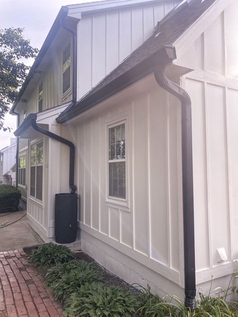 White Painted Homes Exterior, Origami White Exterior House, White Duck Vs Alabaster Exterior, White Paint Exterior, White Exterior Paint Colors, Siding Choices, White Exterior Paint, Origami White, White Exterior Houses