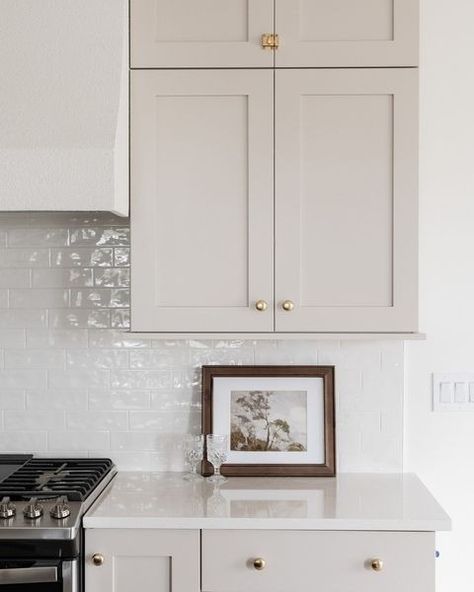 JR Miller | Accessible Beige may truly be my favorite paint color… | Instagram Off White Shaker Kitchen Cabinets, Accessible Beige Sw, White Traditional Kitchen, Cream Colored Kitchen Cabinets, Off White Kitchen Cabinets, Beige Kitchen Cabinets, Off White Cabinets, Kitchen Cabinet Color Ideas, Cream Cabinets