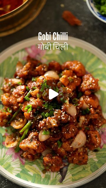 Gobi Chilli, Cauliflower Recipes Indian, Indochinese Recipes, Indo Chinese Food, Chilli Gobi, Veg Appetizers, Indo Chinese Recipes, Chilli Recipe, Recipes Cauliflower