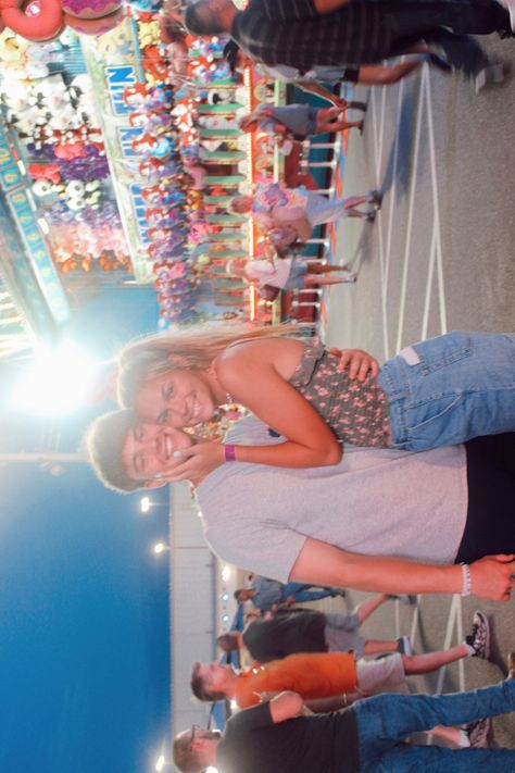 Fair Couples Pics, State Fair Couple Goals, Couples At A Fair Aesthetic, State Fair Pictures With Boyfriend, Cute Carnival Pictures Couple, Fair Poses With Boyfriend, Fair Pictures Couples, Cute Date Aesthetic Pictures, Fair Couple Aesthetic