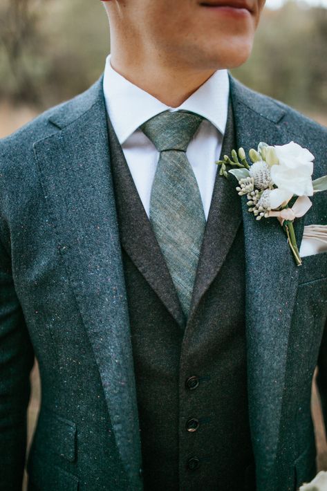 Groomsmen Attire 3 Piece Suit, November Wedding Mens Attire, Gray Suit Floral Tie, Wedding Suite Man, Scottish Wedding Suit, Groom Suit Ideas Color Schemes, Teal Suits For Men Wedding, Teal Wedding Suit, Spring Wedding Suit