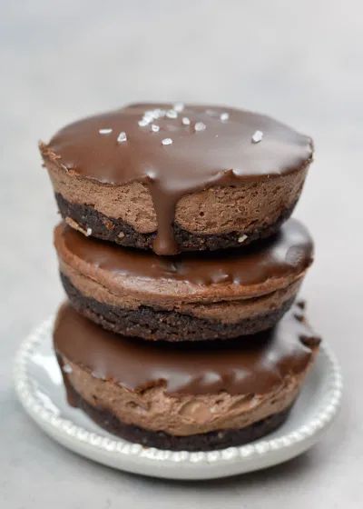 Keto Chocolate Cheesecake, Chocolate Cheesecake Bars, Galletas Keto, Dark Chocolate Cheesecake, The Best Keto Recipes, Triple Chocolate Cheesecake, Keto Cakes, Best Keto Recipes, Keto Baking