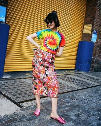 11 Maximalist Outfits to Try When You're Feeling Bold | Who What Wear UK Y2k Maximalist Fashion, Maximalist Capsule Wardrobe, Leather Mini Skirt Outfit, Maximalist Outfit, Maximalist Outfits, Maximalist Fashion, Outfits To Try, Maximalist Style, Sequin Midi Skirt