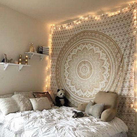 Rooms Inspiration, Beautiful Bed Designs, Aesthetic Tapestry, Vintage Bedroom Decor, Dorm Room Hacks, Murphy Bed Diy, Makeover Bedroom, Room Tapestry, Tapestry Bedroom