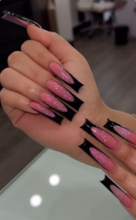 Long Baddie Nails Acrylic, Baddie French Tip Acrylic Nails, Long Acrylic Nails Designs Ideas Baddie, Baddie Acrylic Nails Long, Baddie Nails Instagram Long, Black Baddie Nails, Baddies Nails, Curved Nails, Punk Nails