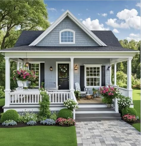 Small House Inspo Exterior, Small Florida House, Grandma House Exterior, American House Design, Cute Small Houses, Mountain Dream Homes, Small House Blueprints, Small House Exterior, Cottage Tiny House