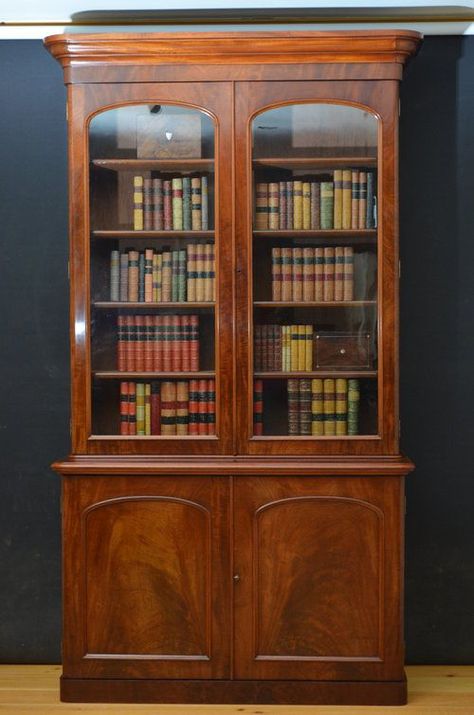 Glass Cupboard Design, Victorian Bookcases, Living Room Display Cabinet, All Wood Furniture, Victorian Library, Wooden Display Cabinets, Glass Cupboard, Room Interior Design Ideas, Home Library Rooms