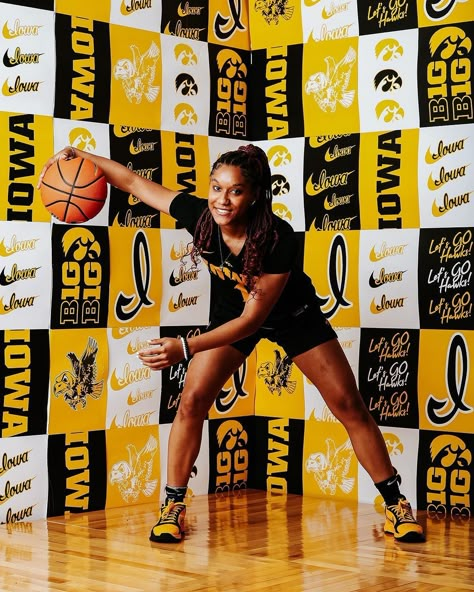 Iowa Women's Basketball (@iowawbb) • Instagram photos and videos Studio Basketball Pictures, Wnba Media Day, Media Day Basketball, Sports Media Day, Media Day Photos, Basketball Media Day, Athletic Photography, Gameday Graphics, Basketball Poses