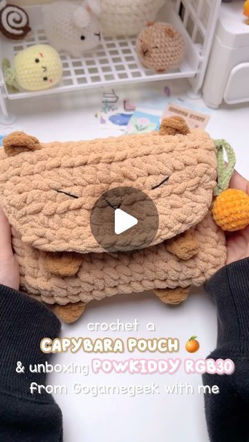 Capybara Craft, Capybara Crochet Pattern, Capybara Crochet, Crochet Capybara, Crochet Pencil Case, Hand Knitting Diy, Crochet Design Pattern, Retro Games, Dog Bag