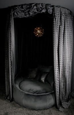 Gothic Home Interior, Architecture Bedroom, Goth Houses, Daybed Canopy, Goth Bedroom, Round Bed, Gothic Bedroom, A Dark Room, Gothic Furniture