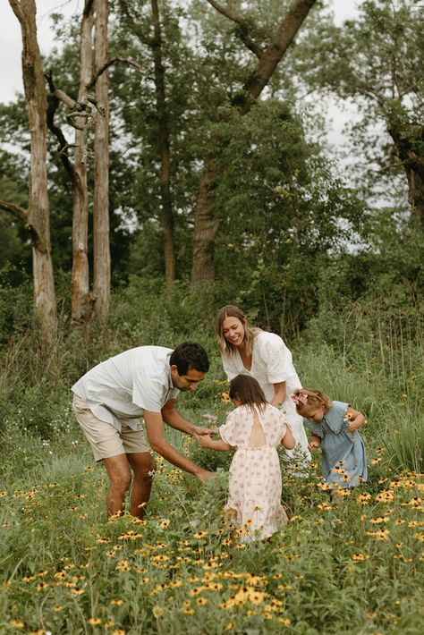 Family In The Woods, Family Farm Aesthetic, Farm Family Aesthetic, Country Family Aesthetic, Cottagecore Family, Peaceful Family, Minnesota Summer, Cottagecore Life, Family Nature