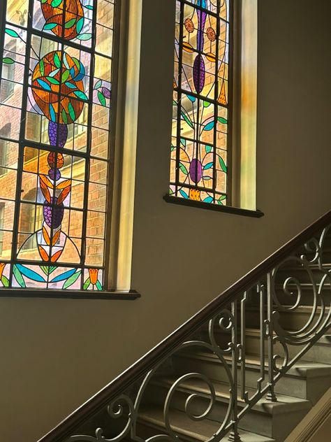 #aesthetic #stairs #stainedglasspanels #darkacademiaaesthetic #cosy #libraries #library #colorful #old #building #inspodecor #homedesign #home #staircase #case #art Aesthetic Stairs, Colorful Stairs, Old Staircase, Home Staircase, Staircase Railing, Staircase Railing Design, Glass Stairs, Staircase Wall, Glass Staircase