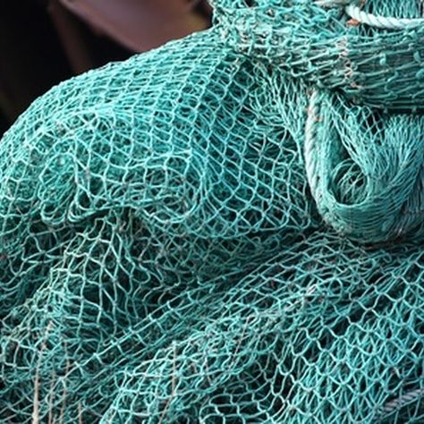 Instead of buying commercial fishing nets, you can make your own fishing nets customized to your needs. Diy Fishing Net, Net Making, Homemade Fishing Lures, Diy Fishing, Make A Boat, Fishing Diy, Fish Net, Fishing Nets, Fishing Net