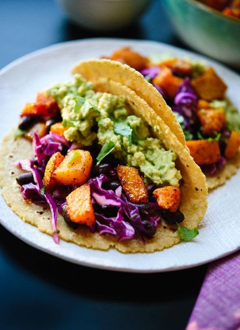 Squash Tacos, Butternut Squash Tacos, Sweet Potato Tacos, Black Bean Tacos, Potato Tacos, Bean Tacos, Vegan Tacos, Cooking Black Beans, Roasted Butternut