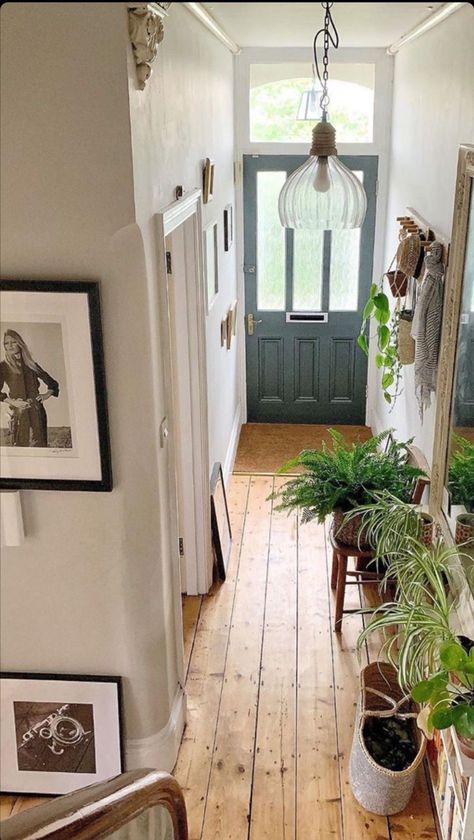 Stairway Ideas, Victorian Hallway, Appartment Decor, Hallway Inspiration, Edwardian House, Hallway Designs, Entry Hallway, Victorian Terrace, Victorian House