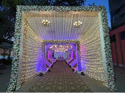 Reception Gate Decoration, Wedding Entry Ideas Reception Entrance, Entry Gate Decoration Wedding, Reception Stage Decoration Backdrops, Ganpati Mandap, Sangeet Stage, Stage Decoration Photos, Entrance Door Decor, Ganpati Decoration Theme