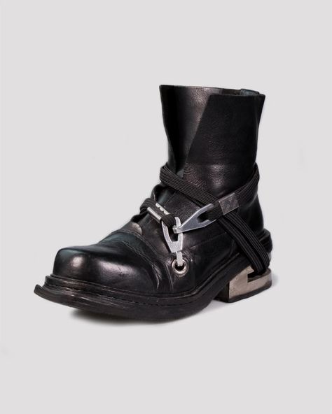 (65) another pair of Dirk Bikkembergs boots, only have seen this model once – @lonestarrrrr on Tumblr Dirk Bikkembergs, Bunny Backpack, Fashion Shoes Boots, Junya Watanabe, Plaid Pants, Platform Shoes, Biker Boot, Runway Fashion, Stella Mccartney