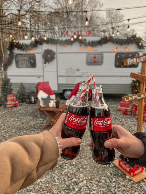 Coke Cola Aesthetic, Coca Cola Aesthetic, Christmas Coca Cola, Cola Aesthetic, Cleaning With Coke, Coke Aesthetic, Coke Christmas, Christmas In The Park, Glass Coke Bottles