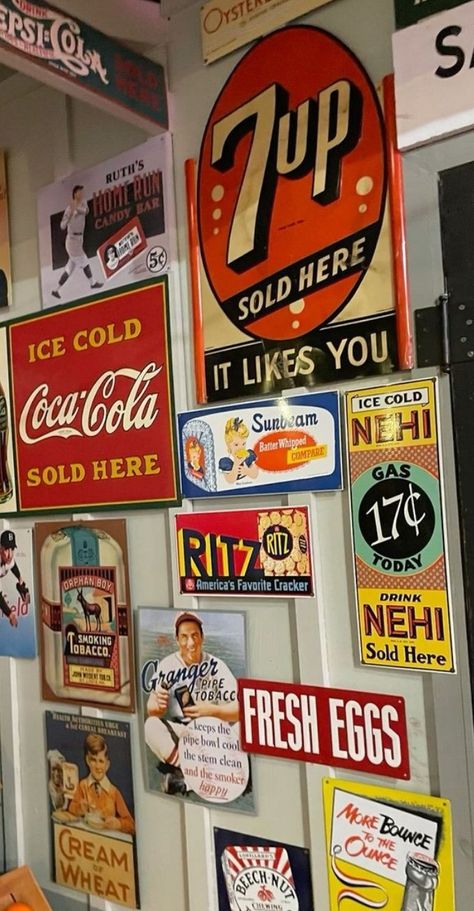 50s House Aesthetic, 50s Style House, Retro 50s Aesthetic, 50s Vintage Aesthetic, 50s Room Decor, Coca Cola Aesthetic, 1960s America, Vintage Cafe Design, 50s Wallpaper