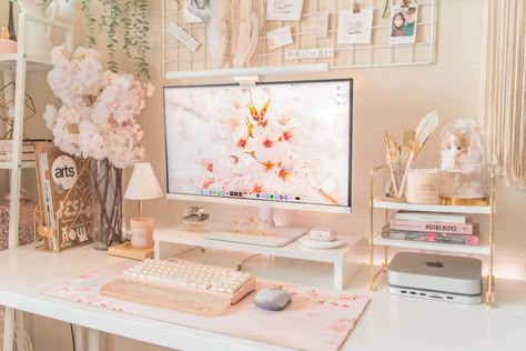 Rose Gold Desk Setup, White And Pink Desk Setup, Computer Desk Setup Bedroom, Desk Pad Aesthetic, Monitor Desk Setup Aesthetic, Feminine Desk Setup, Corner Desk Ikea, Girl Desk Setup, Desk Ideas Cozy