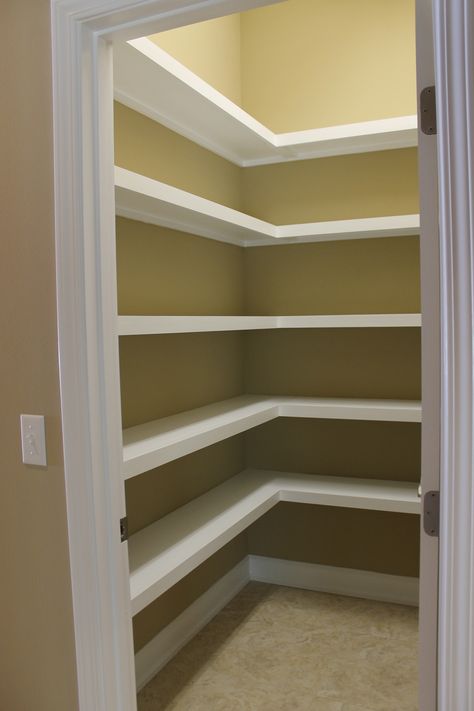 Simple Pantry Shelving Ideas, Small Store Room Ideas, Walk In Pantry Ideas Layout, Pantry Closet Design, تحت الدرج, Pantry Layout, Pantry Room, Built In Pantry, Corner Pantry